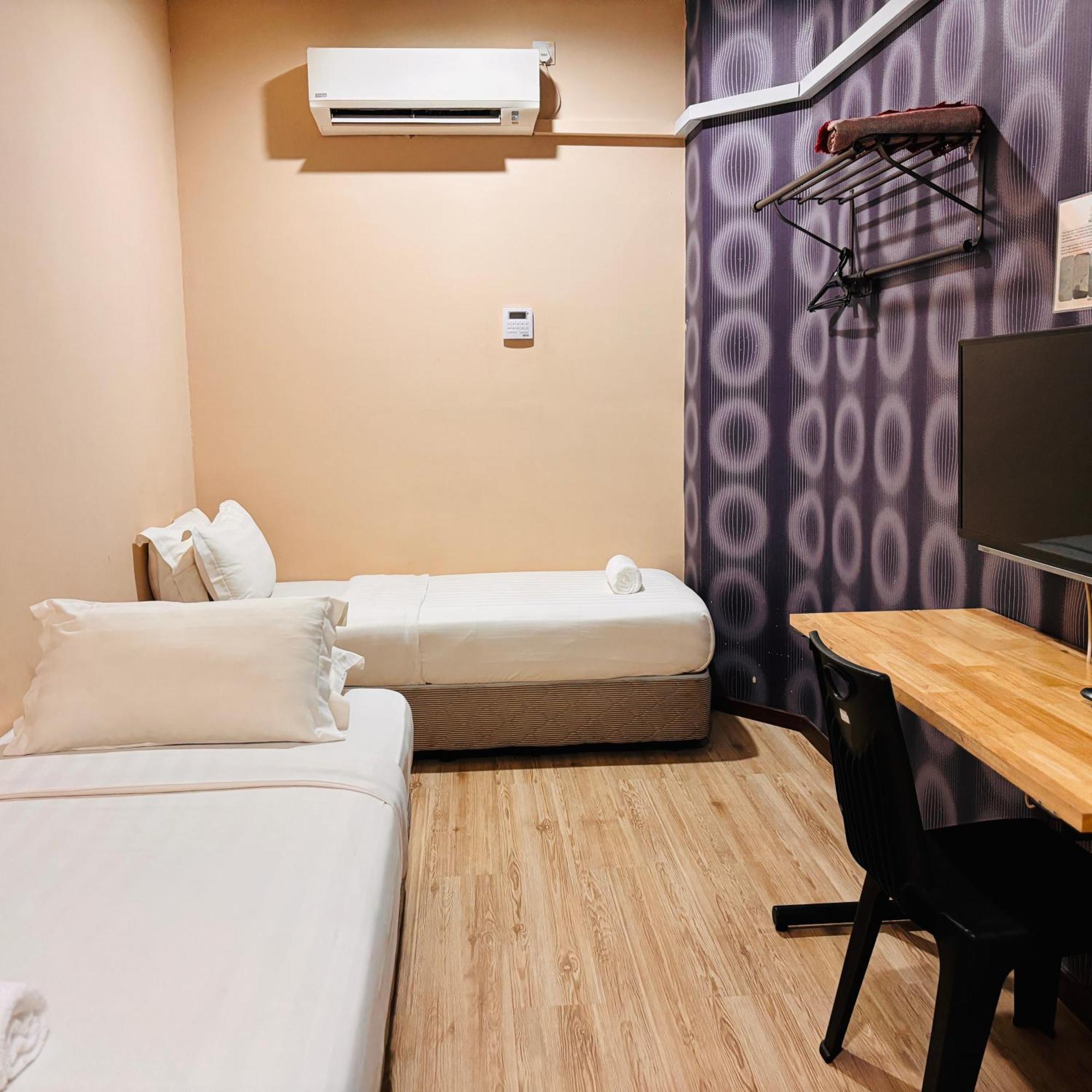 โอโย 886 Ada โฮเต็ล แอนด์ อพาร์ตเมนต์ Hotel กัวลาตรังกานู ภายนอก รูปภาพ