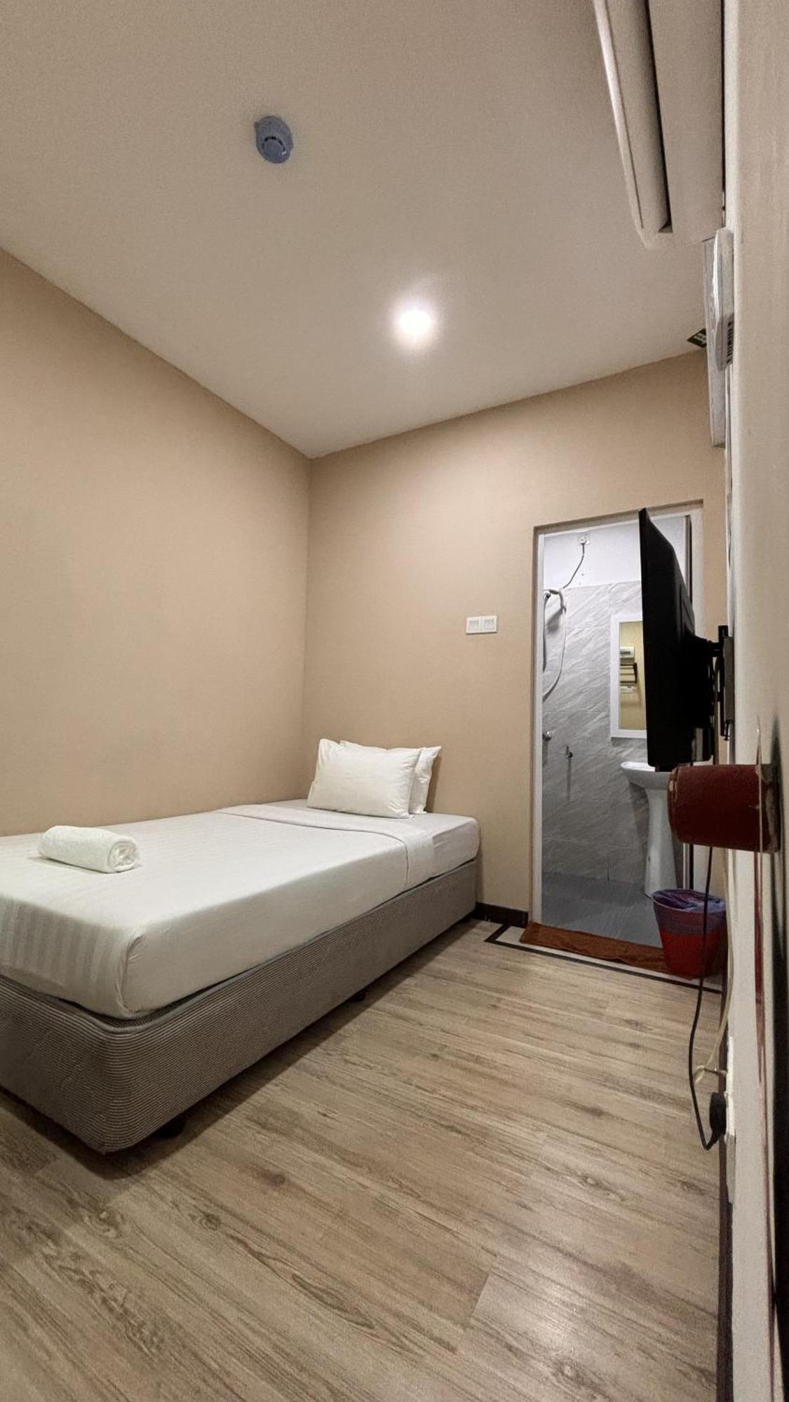 โอโย 886 Ada โฮเต็ล แอนด์ อพาร์ตเมนต์ Hotel กัวลาตรังกานู ภายนอก รูปภาพ