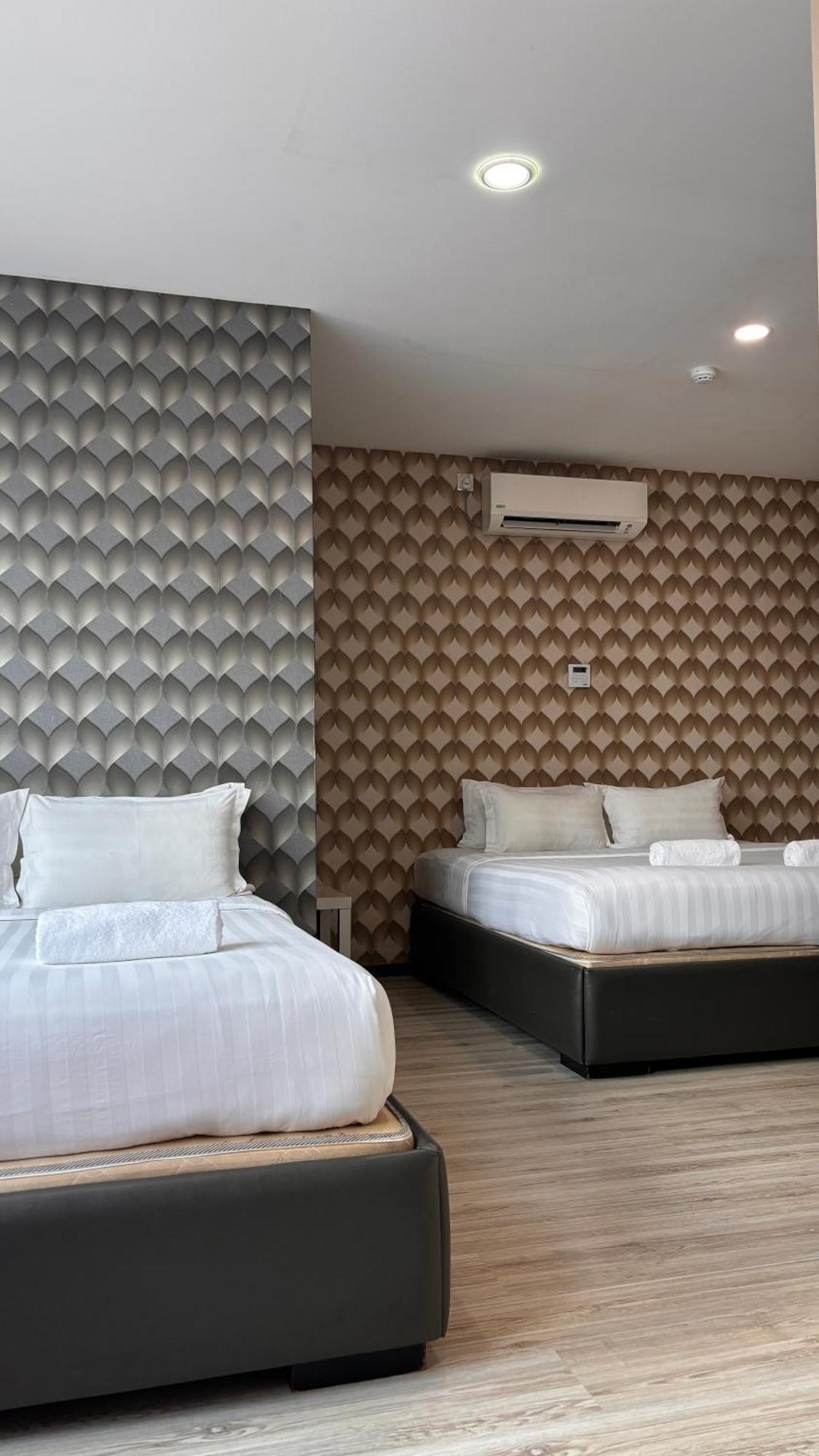โอโย 886 Ada โฮเต็ล แอนด์ อพาร์ตเมนต์ Hotel กัวลาตรังกานู ภายนอก รูปภาพ