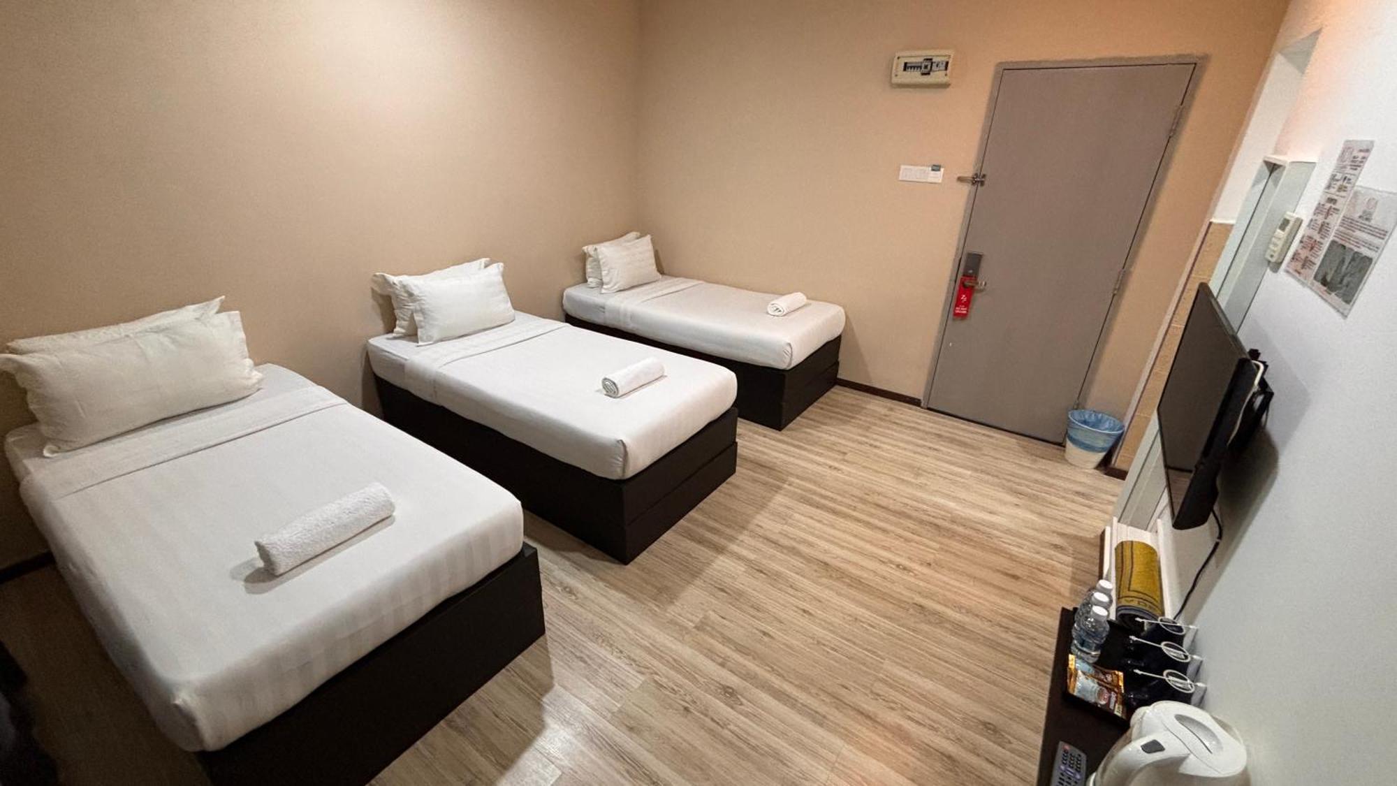 โอโย 886 Ada โฮเต็ล แอนด์ อพาร์ตเมนต์ Hotel กัวลาตรังกานู ภายนอก รูปภาพ