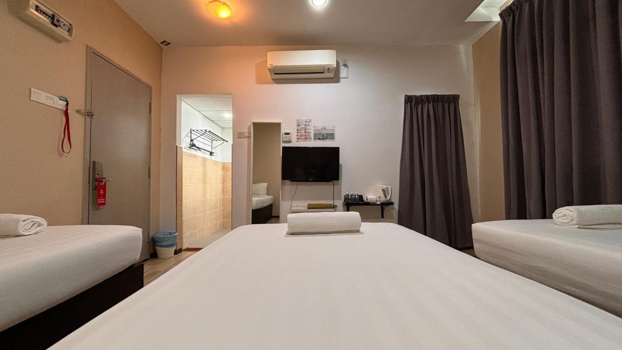 โอโย 886 Ada โฮเต็ล แอนด์ อพาร์ตเมนต์ Hotel กัวลาตรังกานู ภายนอก รูปภาพ