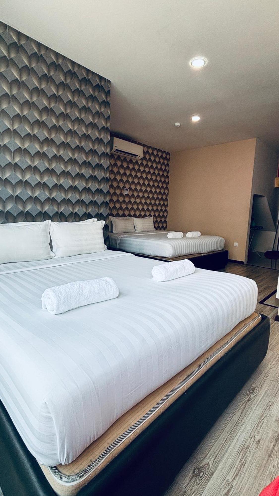 โอโย 886 Ada โฮเต็ล แอนด์ อพาร์ตเมนต์ Hotel กัวลาตรังกานู ภายนอก รูปภาพ