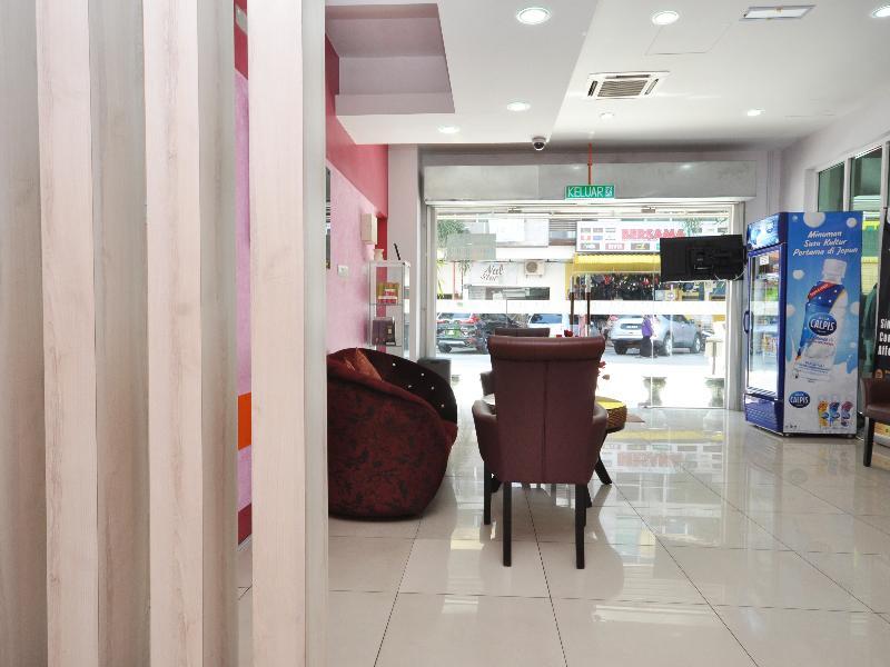 โอโย 886 Ada โฮเต็ล แอนด์ อพาร์ตเมนต์ Hotel กัวลาตรังกานู ภายนอก รูปภาพ